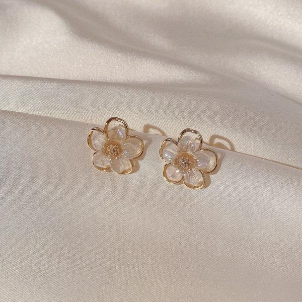 Fashion and popular earrings [16# temperament simple flower earrings - silver needle]