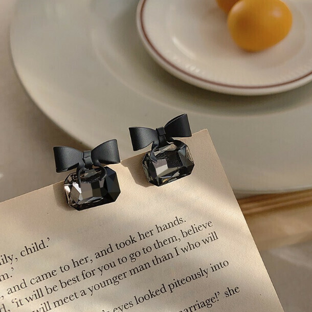 French fashion earrings stud earrings earrings earrings (23# bow gemstones)
