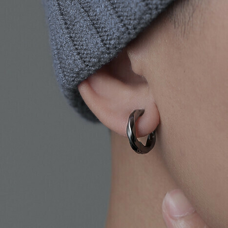Pierced ear clips [black pair]
