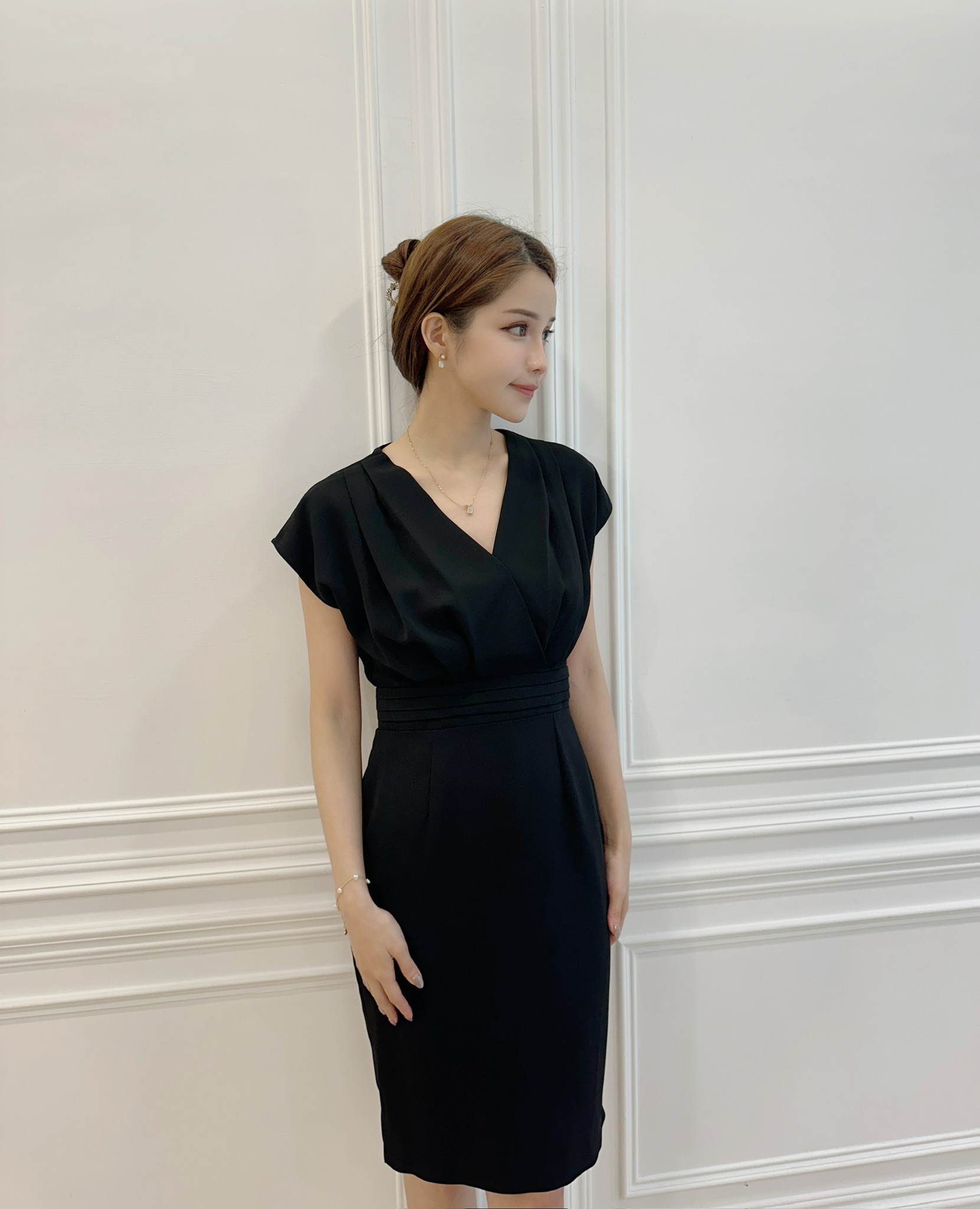 V領抓褶包裙洋(黑)