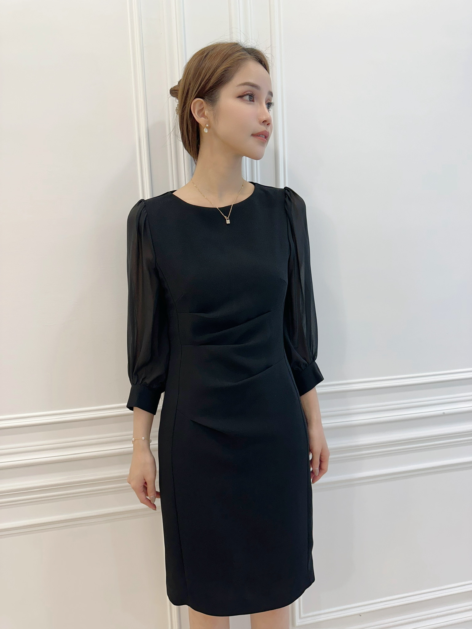 袖透膚抓皺洋裝(黑)