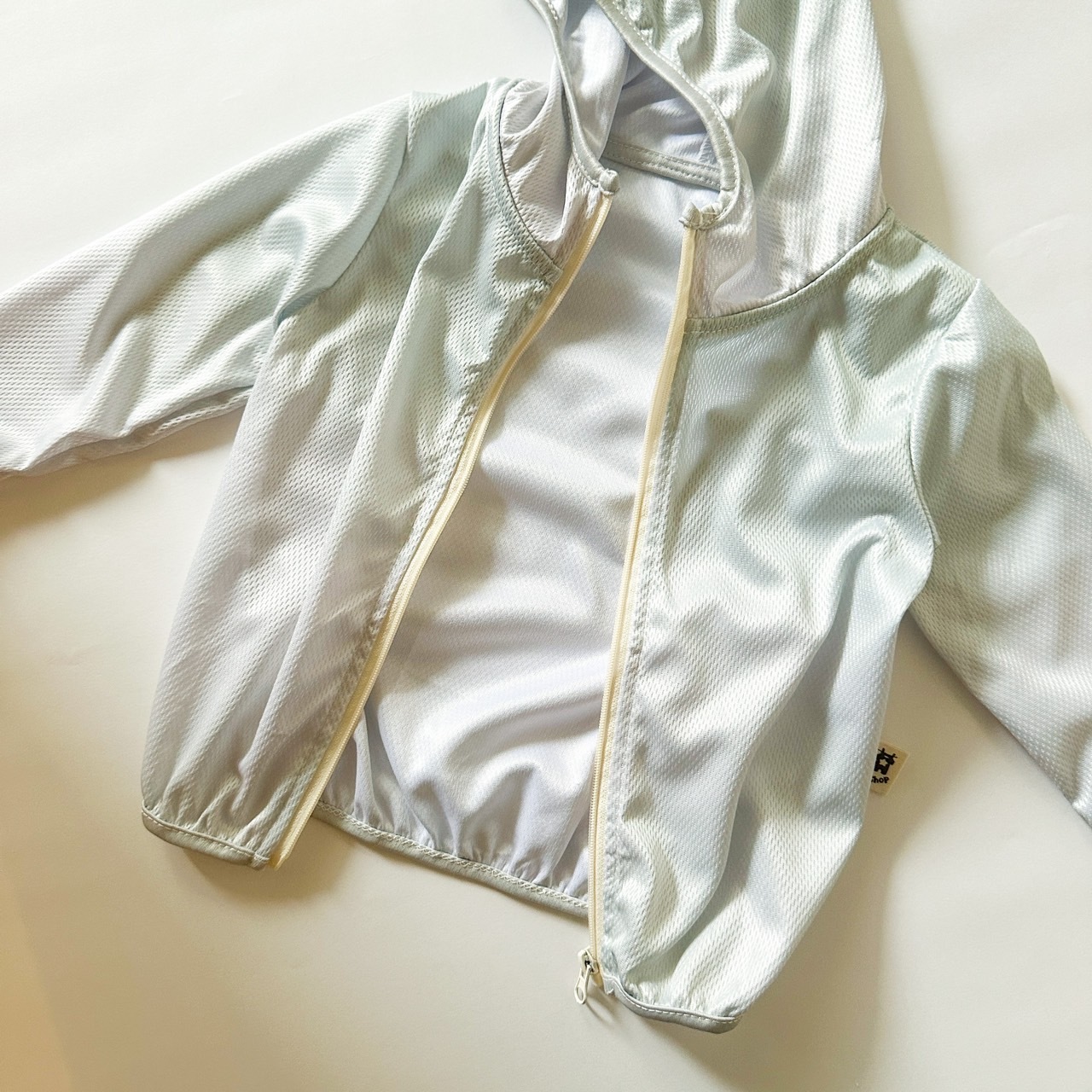 【獨家】灰綠網眼透氣外套