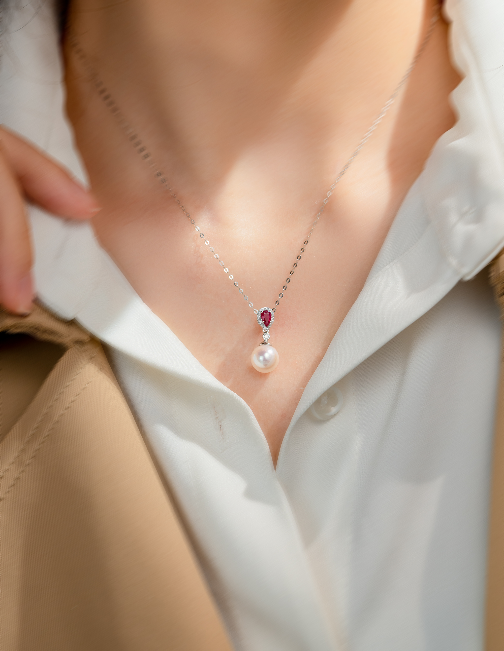 白金水滴形切割白钻吊坠| De Beers CN