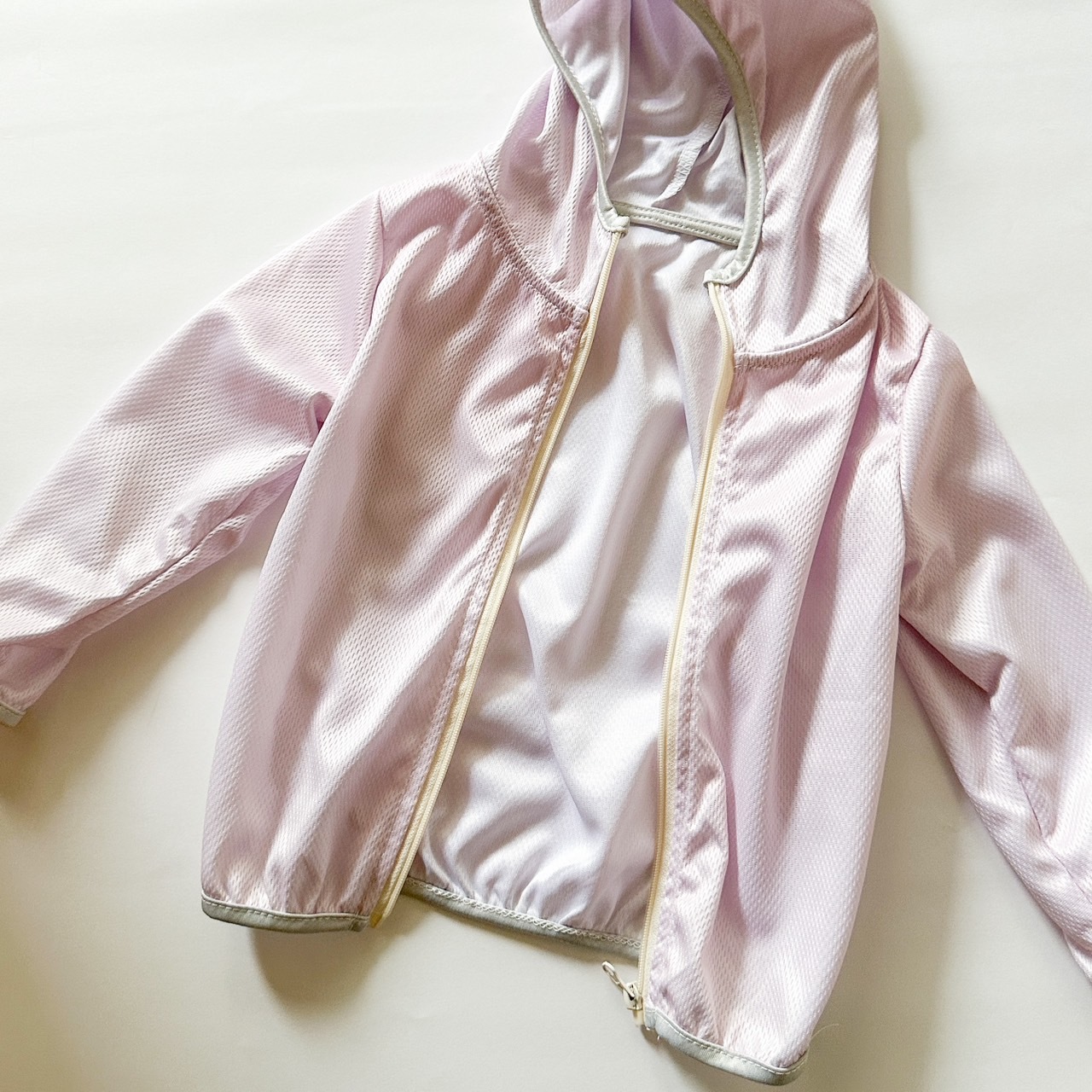 【獨家】淺粉 網眼透氣外套