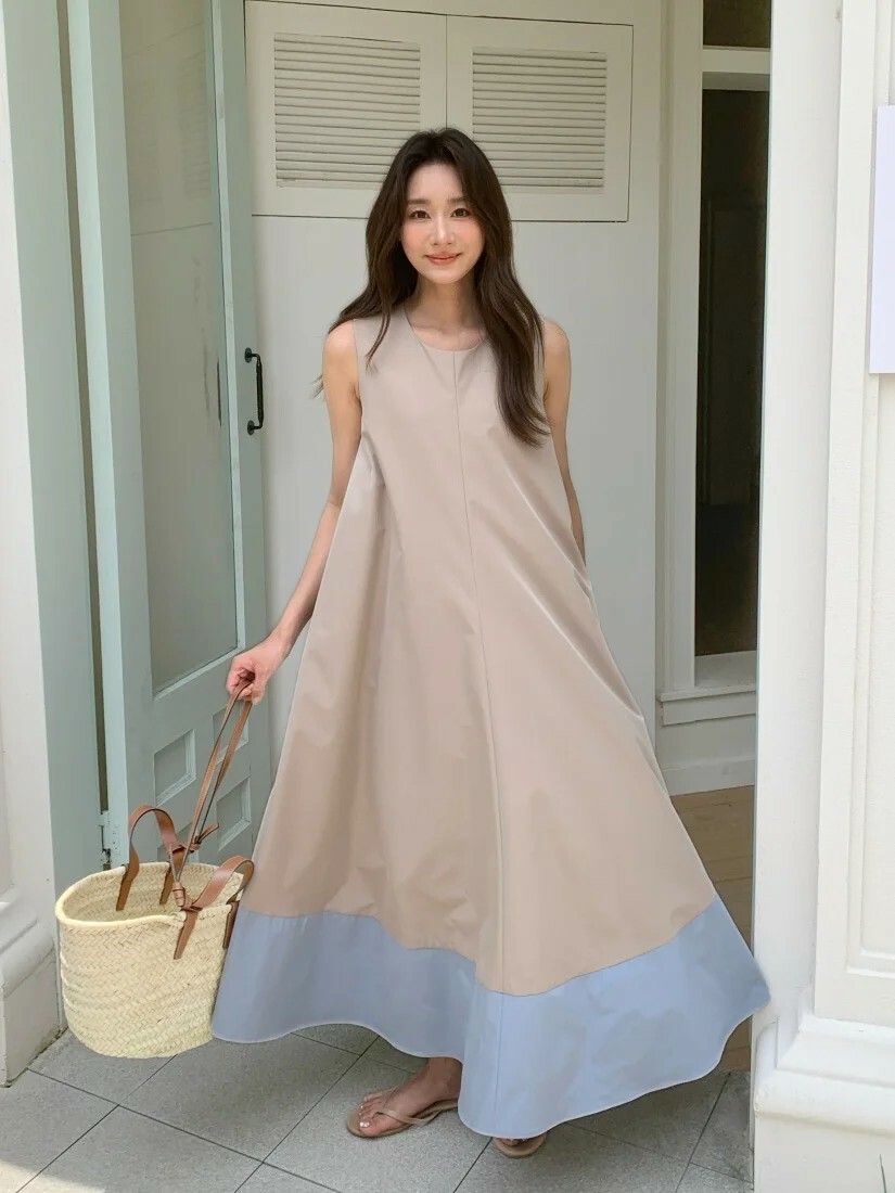 拼接天空藍下擺圓領無袖傘擺長洋裝 (Elegant & Love)
