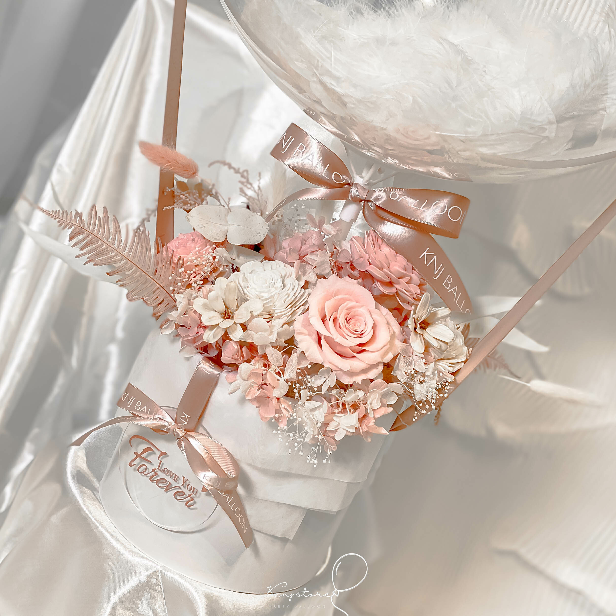 玫瑰粉白熱氣球永生花禮