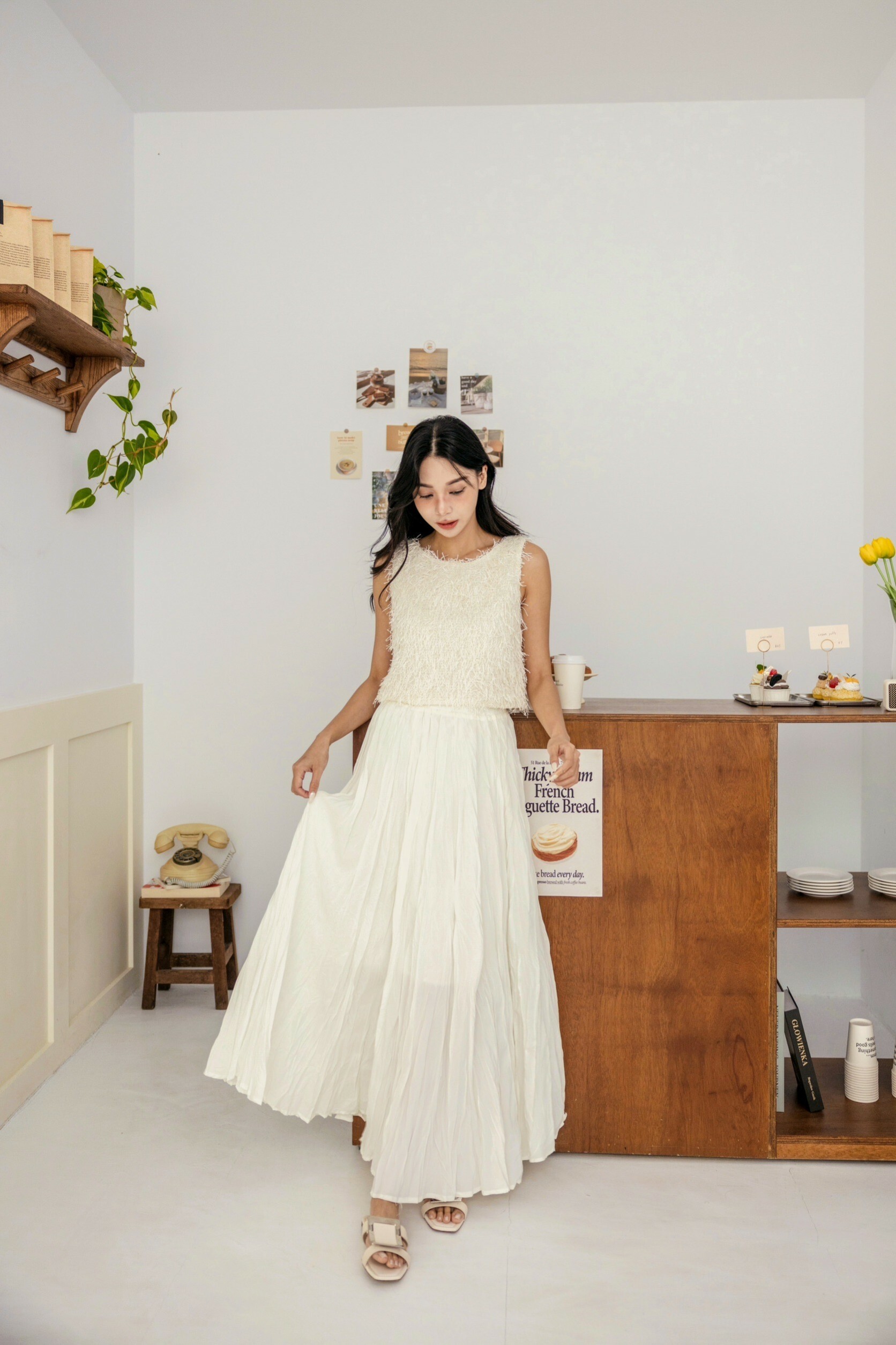 女神感白色皺摺裙