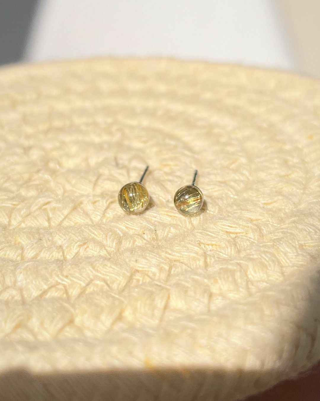 金髮晶耳環