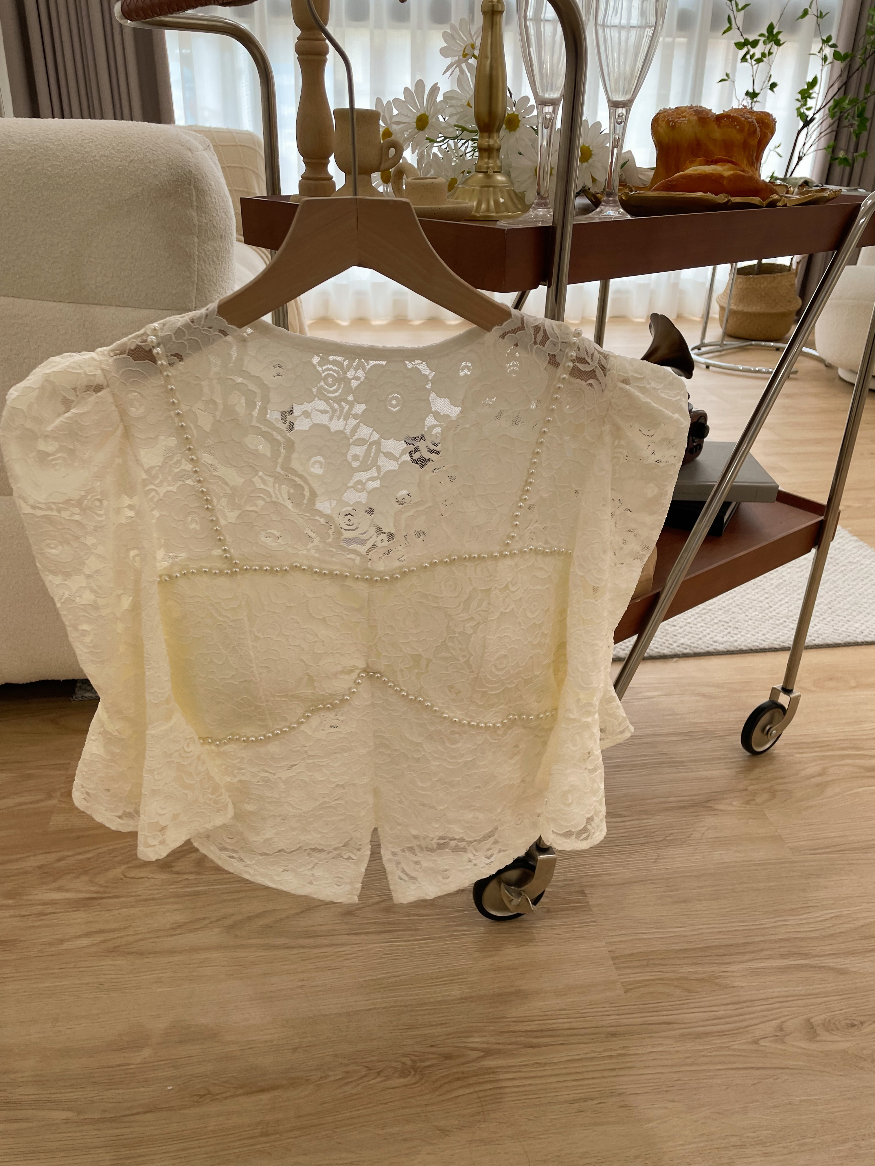 顯瘦下擺珍珠蕾絲上衣