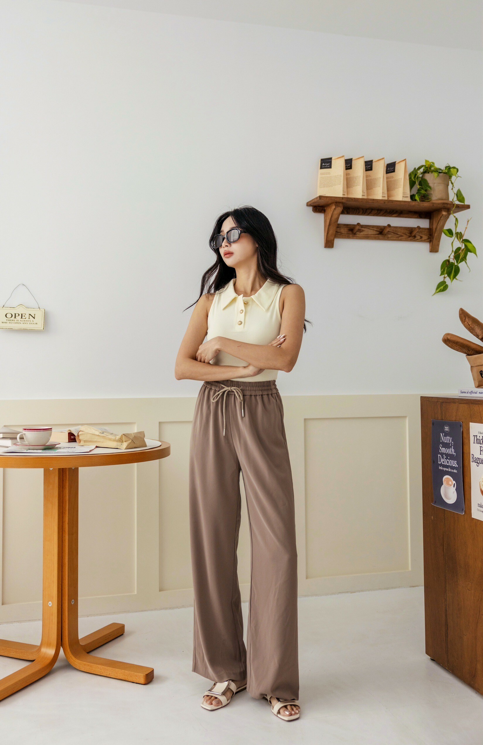 奶杏金色扣子無袖背心