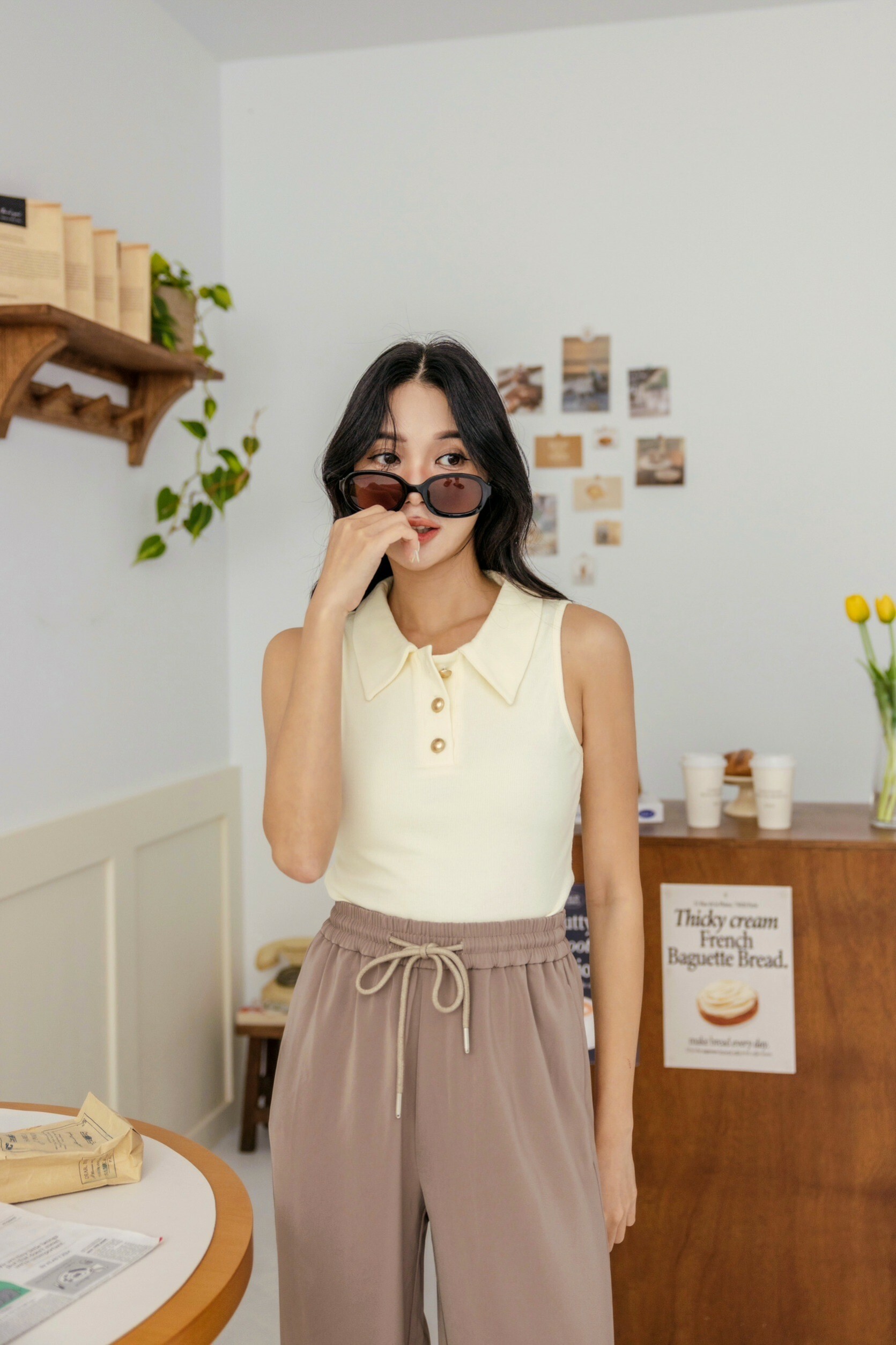 奶杏金色扣子無袖背心