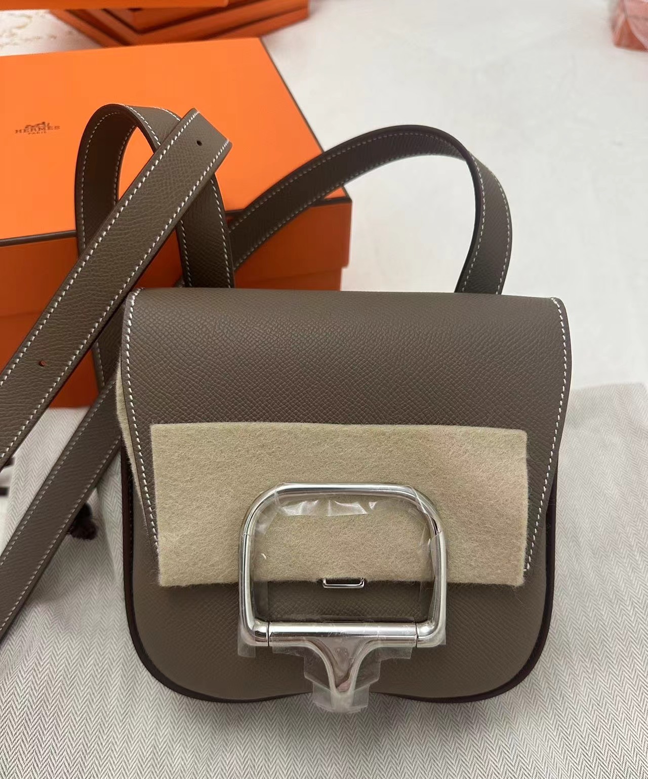 Della mini 18 etoupe ck epsom B