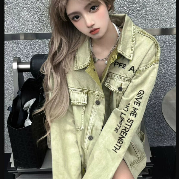 Popular denim jacket for women (picture color) (S/M/L sizes will be shipped after placing an order and contact customer service)