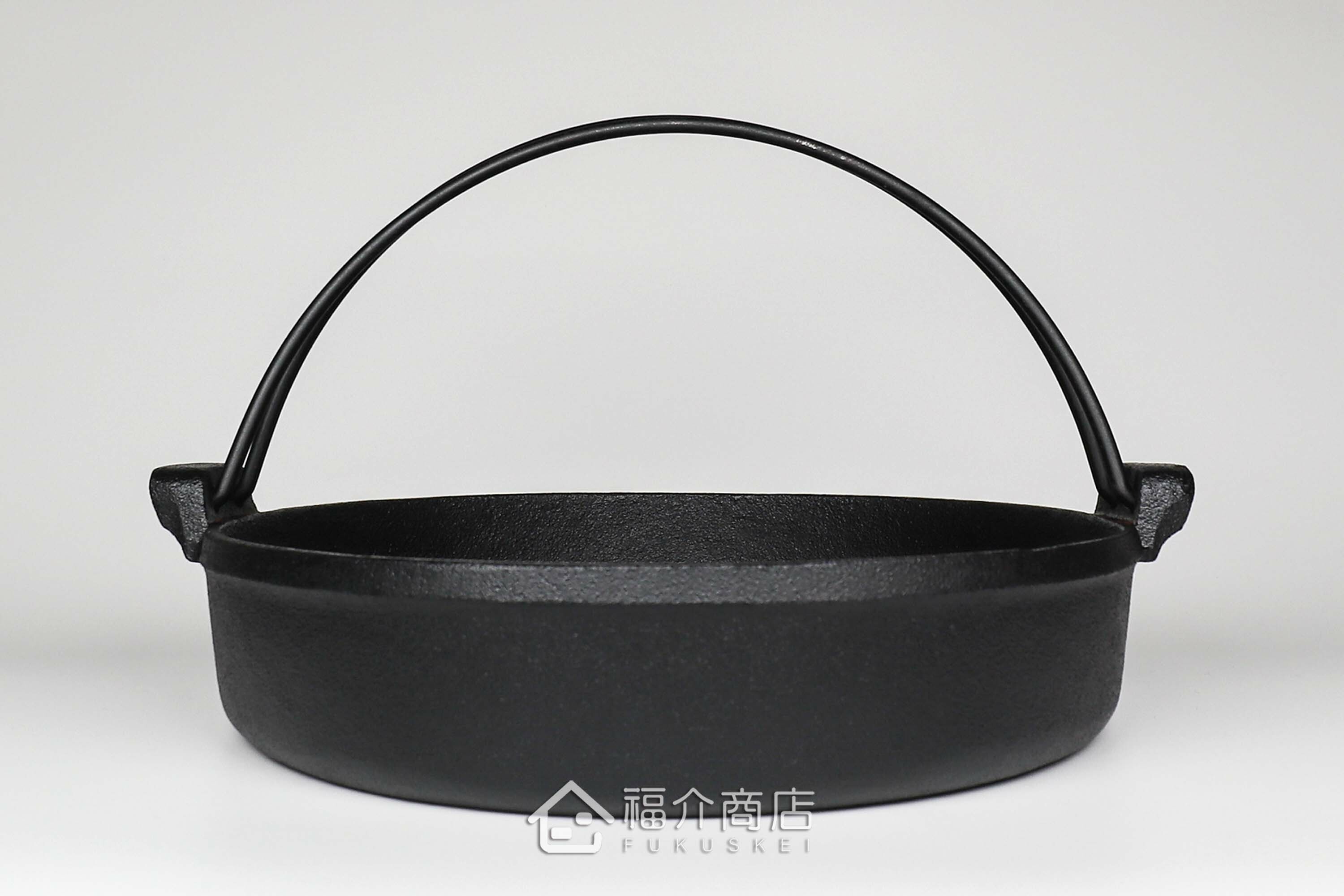 煮壽喜燒的黑色鑄鐵鍋