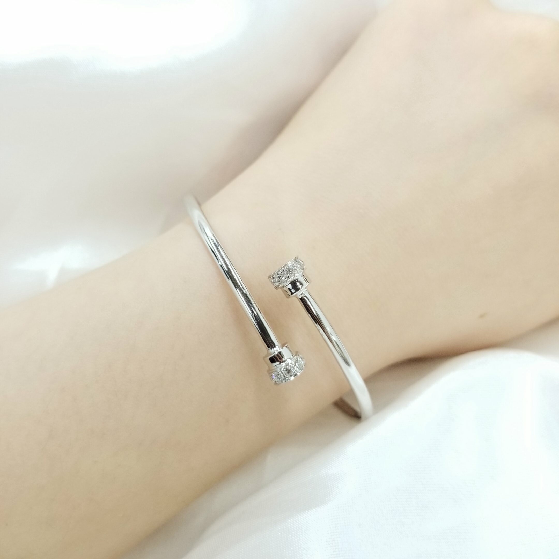 全新18K白金25份鑽石手鈪