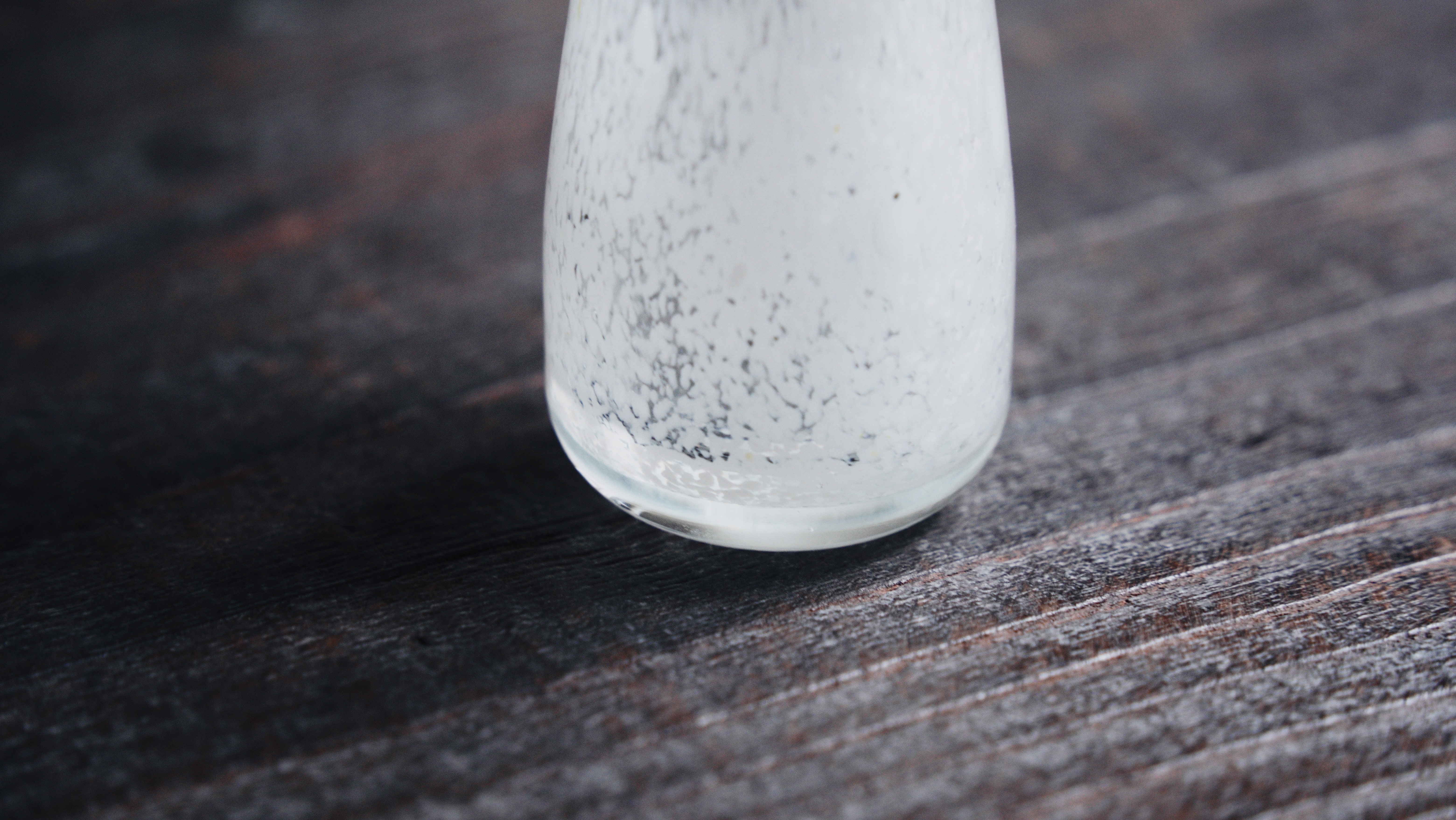 陳建志 Chien Chih Chen｜白玉迷你長筒花瓶