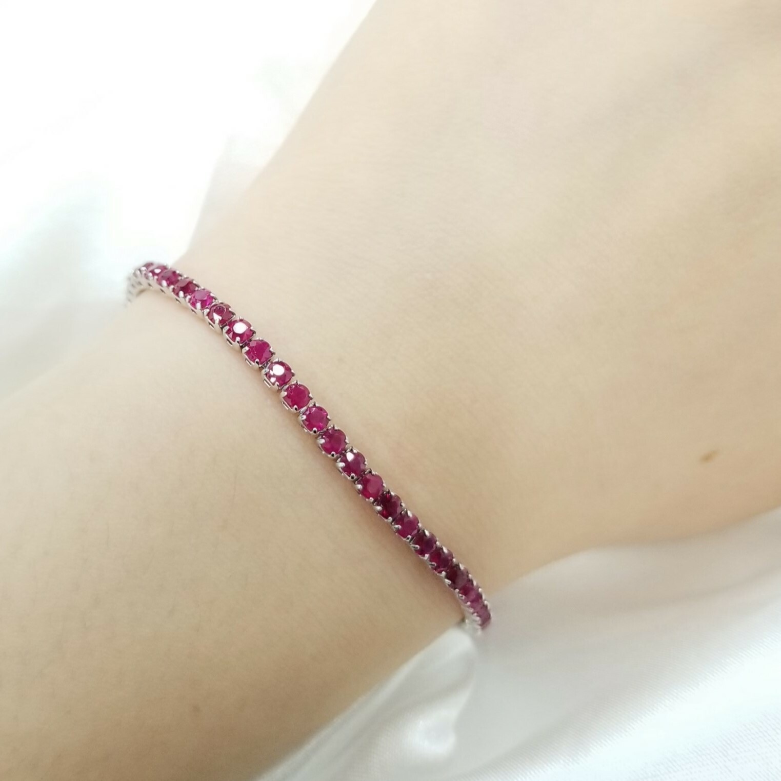 18K White Gold 4.56ct Ruby Bracelet