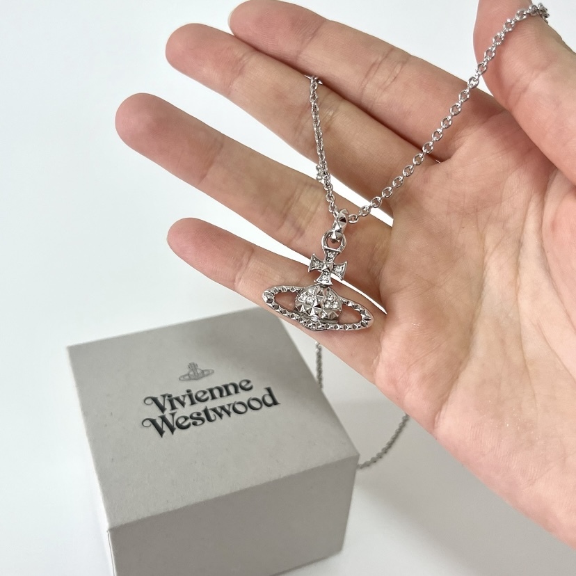 <限時開團🌙> VIVIENNE WESTWOOD 銀色 鉚釘 滿鑽平面土星Logo項鍊