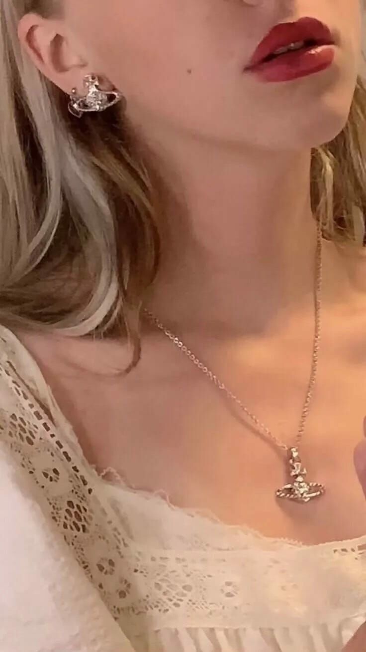 <限時開團🌙> VIVIENNE WESTWOOD 銀色 浮雕土星帶鑽 Logo項鍊