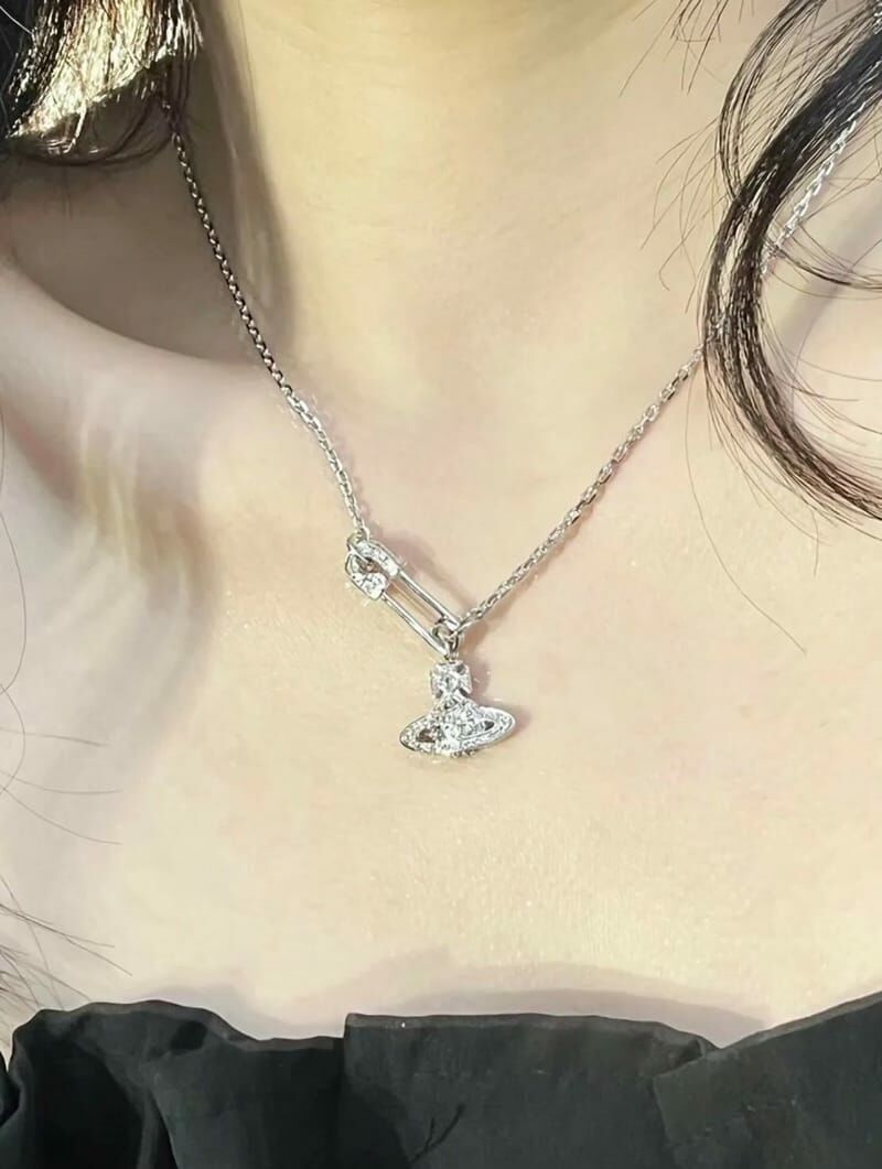 <限時開團🌙> VIVIENNE WESTWOOD 銀色 滿鑽 水晶鑲嵌 別針 項鍊