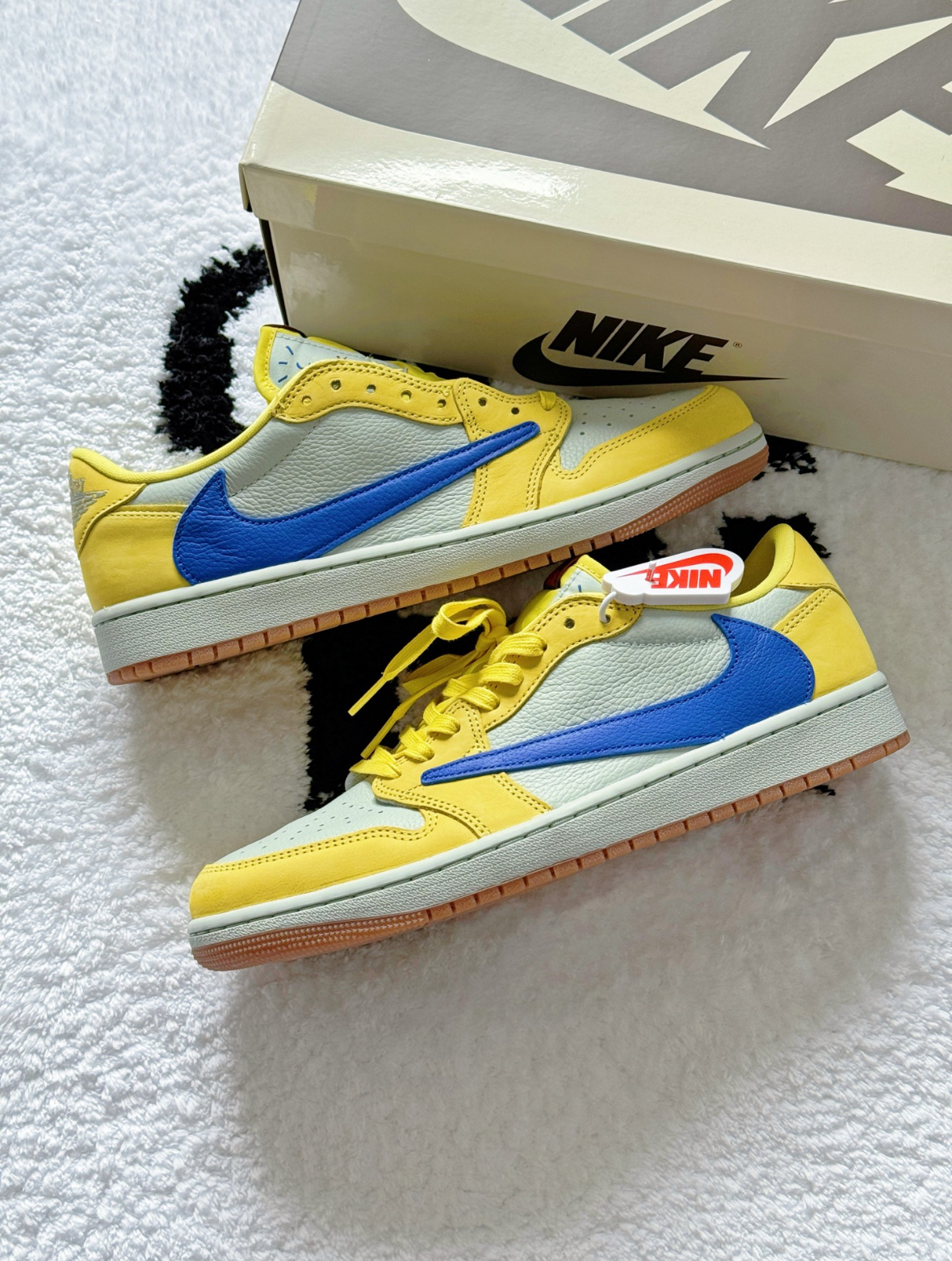 Nike Air Jordan 1 OG x Travis Scott Canary Yellow 檸檬黃 荔枝皮 倒勾 男女款 DZ4137-700/預購