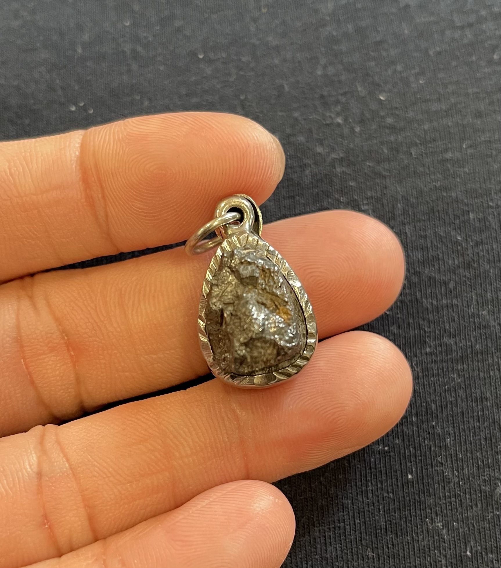 泰北 高僧古巴 天然力泥吊咀〖每粒都不同形狀〗（T6/206）