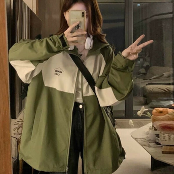 新款工裝衝鋒衣（8251綠色）（S/M/L/XL/2XL下單後與客服聯系發貨的尺碼）