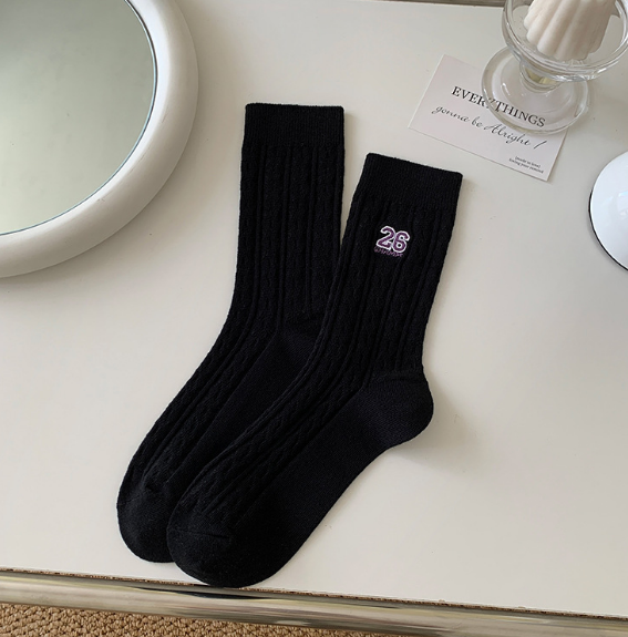 熱推(2雙裝)女韓版刺繡中筒襪(黑色)(均碼)