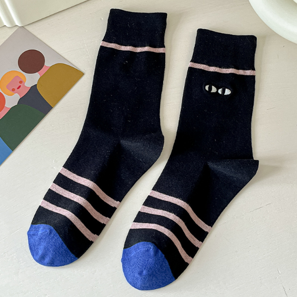 熱推(2雙裝)女吸汗透氣中筒襪(刺繡眼睛)(均碼)
