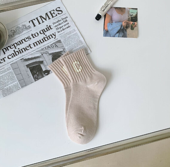 Hot recommendation for men and women solid color lettered breathable sports socks, casual socks, mid-calf socks [C-shaped khaki] [one size fits all]