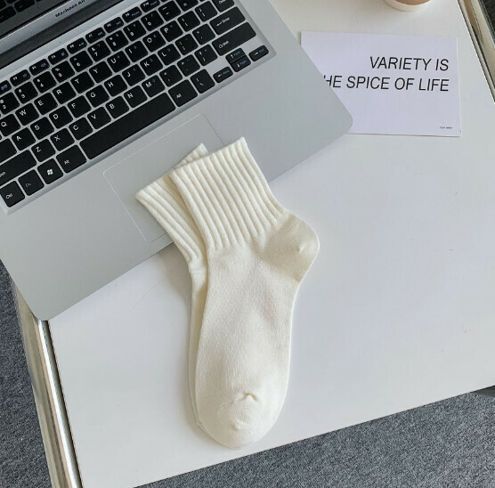 Hot recommendation for men and women solid color lettered breathable sports socks, casual socks, mid-calf socks [milk white] [one size fits all]