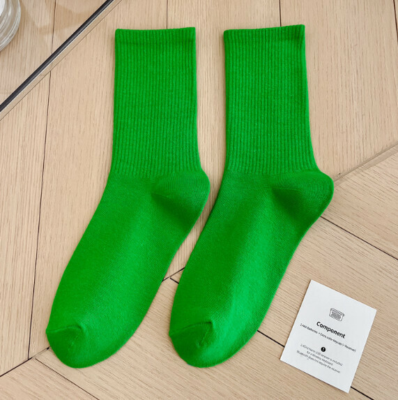 Hot recommendation: simple candy-colored mid-high socks, casual socks, sports cotton socks [grass green] [one size fits all]