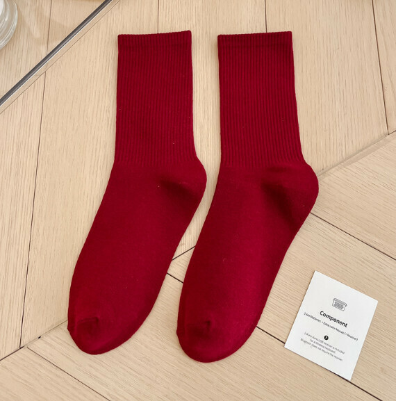 Hot recommendation: simple candy-colored mid-high socks, casual socks, sports cotton socks [burgundy] [one size fits all]