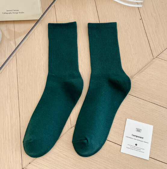 Hot recommendation: simple candy-colored mid-high socks, casual socks, sports cotton socks [dark dark green] [one size fits all]