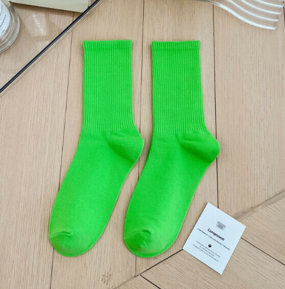 Hot recommendation: simple candy-colored mid-high socks, casual socks, sports cotton socks [bright green] [one size fits all]
