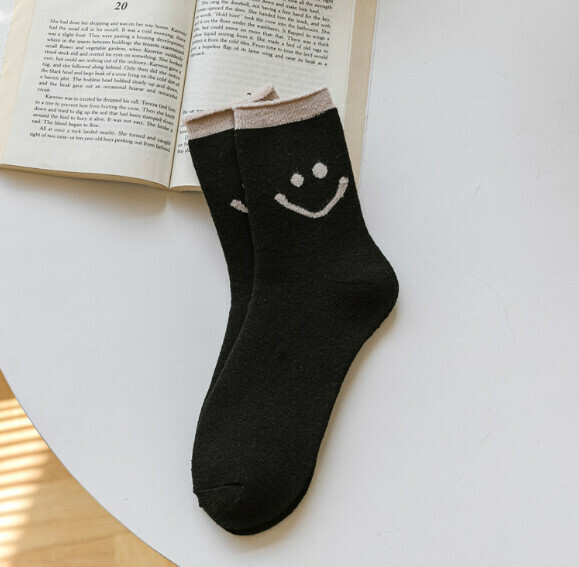 Hotly recommended women's velvet thickened warm terry socks mid-length socks [black] [one size fits all]