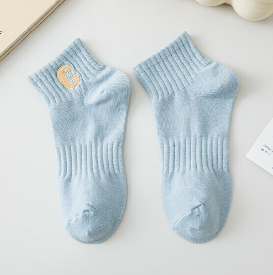 Hot recommended women's spring and autumn embroidered cotton socks, sports mid-length socks [blue] [one size fits all]