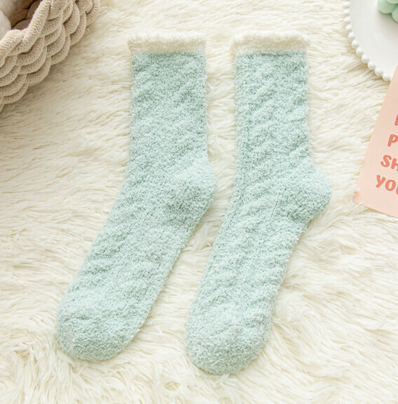 Popular autumn and winter women's thickened velvet warm casual socks mid-calf socks [coral velvet-green] [one size fits all]
