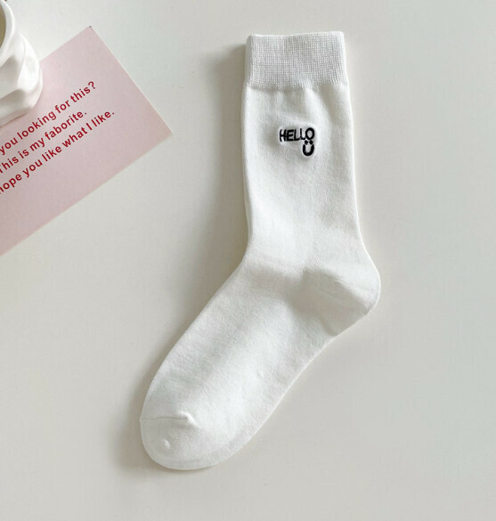 爆款簡約刺繡中高筒運動襪 棉襪【hello白色】【均碼】