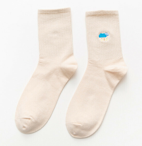 Popular simple women's embroidered stockings, trendy cotton socks, student sports socks [off-white] [one size fits all]