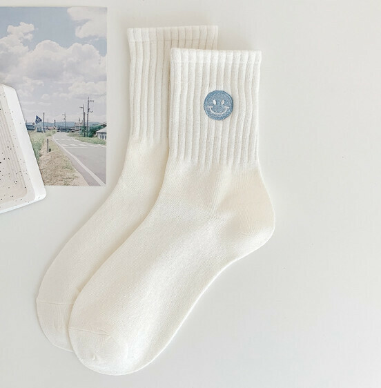 Popular four-season outerwear women's embroidered mid-calf socks, cotton socks, sports socks [blue smiley] [one size fits all]