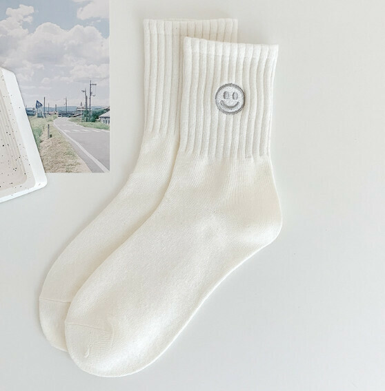 Popular four-season outerwear women's embroidered mid-calf socks, cotton socks, sports socks [grey smile] [one size fits all]