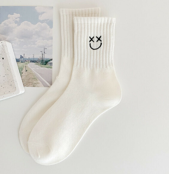 Popular all-season women's embroidered mid-calf socks, cotton socks, sports socks [XX smiley face] [one size fits all]