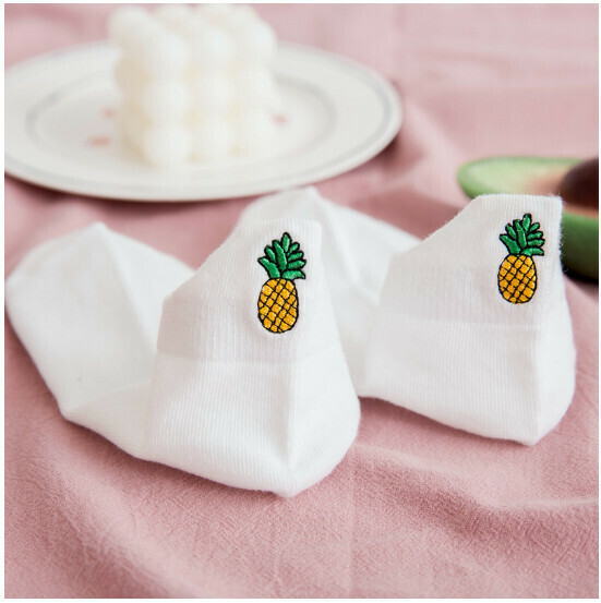 Popular spring and summer thin women's short-tube fruit embroidered shallow boat socks student cotton socks [pineapple] [one size fits all]