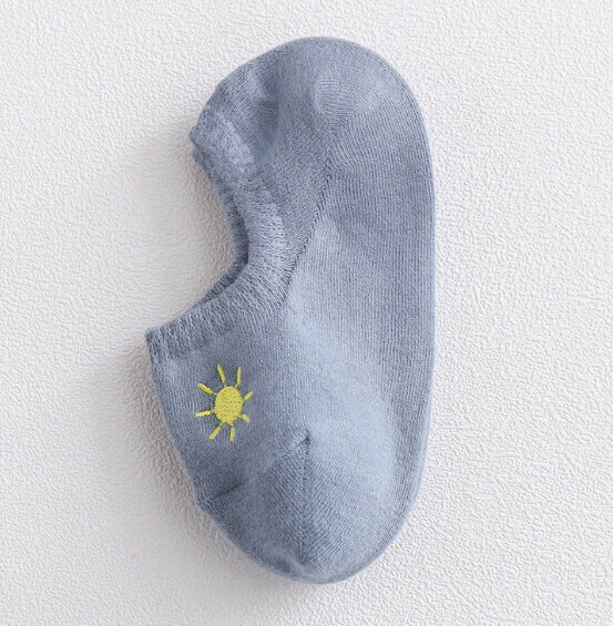 Popular embroidered solid color shallow boat socks, breathable, anti-odor, non-slip, non-falling cotton socks [grey] [one size fits all]