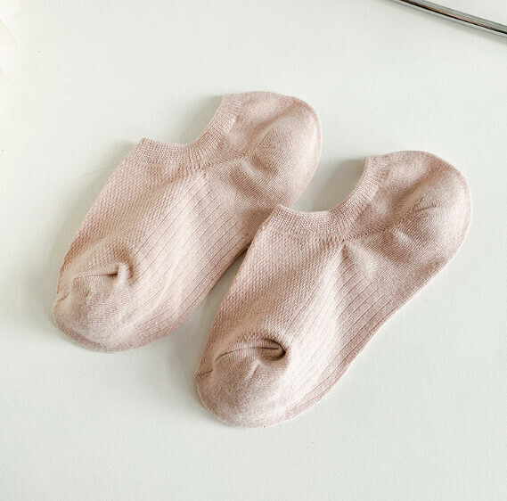 Popular women's silicone non-slip non-falling shallow-cut invisible boat socks [khaki] [one size fits all]