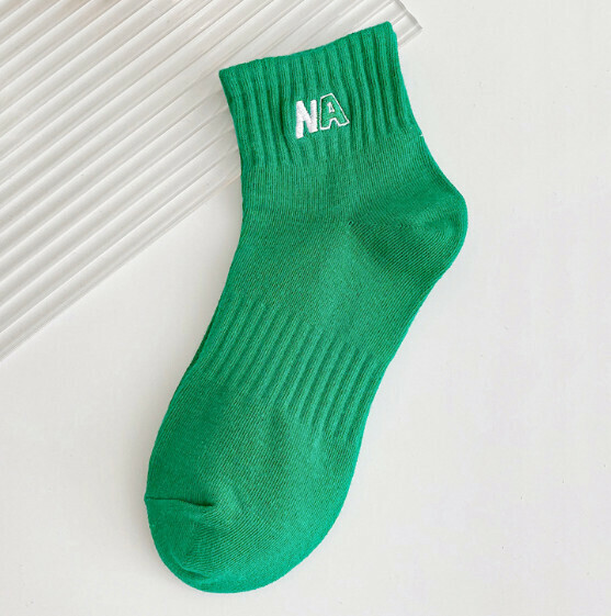New men's and women's medium and short socks, embroidered short low-cut sports cotton socks [dark green NA embroidery] [one size fits all]