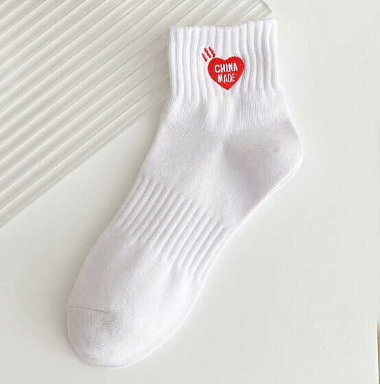 New men's and women's medium and short socks, embroidered short low-top sports cotton socks [white love CHINA] [one size fits all]
