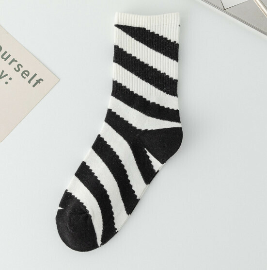 New four-season style diagonal wide stripe color matching versatile mid-calf women's socks, trendy cotton socks [black] [one size fits all]