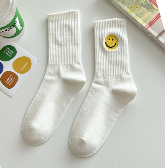 New style embroidered smiling face women's socks, trendy mid-calf sports cotton socks [white] [one size fits all]